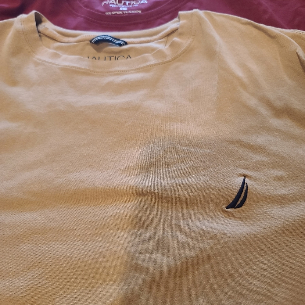 Nautica Men’s Burgundy and Tan Short-Sleeve Crewneck T-Shirts (Set of 3)  CL-4 - Picture 3 of 5